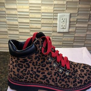 Nice women stylish boot worn twice